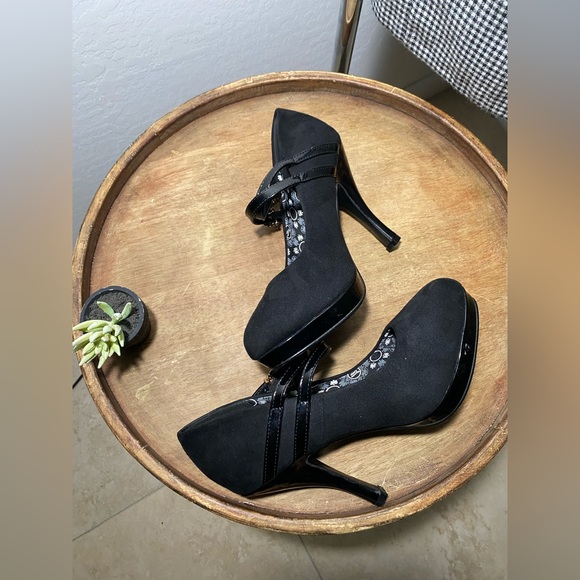 Riverdale Veronica Pearl Buckle Mary Jane Heels Hot Topic Exclusive - Picture 7 of 9